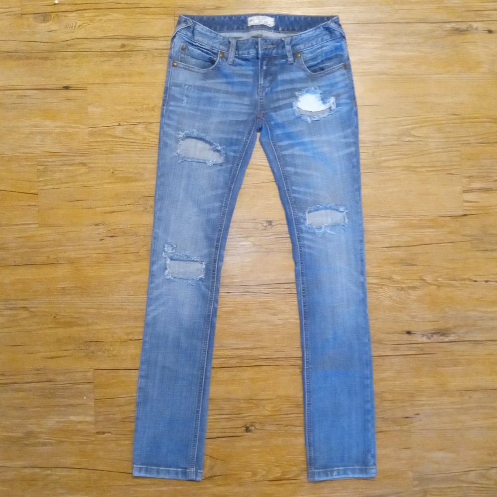 FREE PEOPLE DISTRESSED JEANS